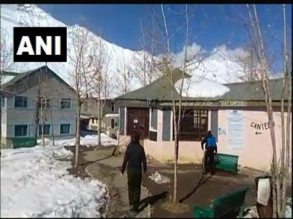 Public places, hospitals sanitized as people observe Janta Curfew in HP | Public places, hospitals sanitized as people observe Janta Curfew in HP Public places, hospitals sanitized as people observe Janta Curfew in HP | Public places, hospitals sanitized as people observe Janta Curfew in HP