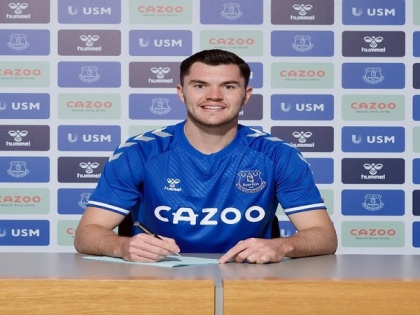 Everton defender Michael Keane signs new five-year deal | Everton defender Michael Keane signs new five-year deal