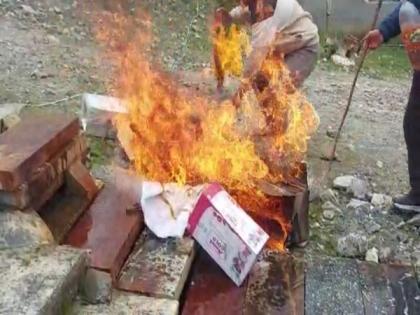 Uttarakhand: Kedarnath Dham priests stage protest, demand to dissolve Devasthanam board | Uttarakhand: Kedarnath Dham priests stage protest, demand to dissolve Devasthanam board