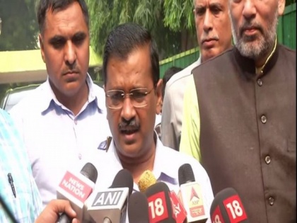 Delhi: Kejriwal carpools with ministerial colleagues on first day of odd-even | Delhi: Kejriwal carpools with ministerial colleagues on first day of odd-even
