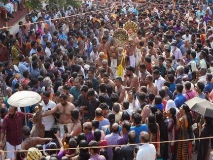 Despite govt guideline over COVID-19, traditional procession 'Arattu' held in Kerala | Despite govt guideline over COVID-19, traditional procession 'Arattu' held in Kerala