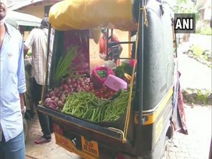 COVID-19: Auto rickshaw owner uses his vehicles as cart to sell vegetables in Kerala | COVID-19: Auto rickshaw owner uses his vehicles as cart to sell vegetables in Kerala