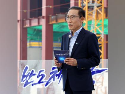 Vice chairman Kim Ki-nam of Samsung Electronics says "There are many things to consider about the US foundry site" | Vice chairman Kim Ki-nam of Samsung Electronics says "There are many things to consider about the US foundry site" Vice chairman Kim Ki-nam of Samsung Electronics says "There are many things to consider about the US foundry site" | Vice chairman Kim Ki-nam of Samsung Electronics says "There are many things to consider about the US foundry site"