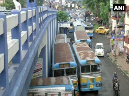 WB govt allows private buses with 50% capacity, but owners keep them off roads due to high costs in Kolkata | WB govt allows private buses with 50% capacity, but owners keep them off roads due to high costs in Kolkata