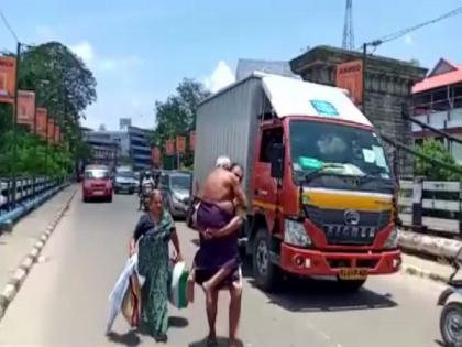 Man forced to carry ailing father on foot in Kerala after police stops autorickshaw citing lockdown guidelines | Man forced to carry ailing father on foot in Kerala after police stops autorickshaw citing lockdown guidelines Man forced to carry ailing father on foot in Kerala after police stops autorickshaw citing lockdown guidelines | Man forced to carry ailing father on foot in Kerala after police stops autorickshaw citing lockdown guidelines