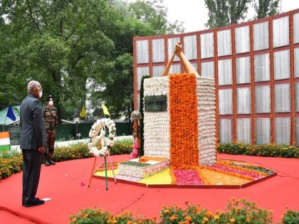 Kargil Vijay Diwas: President Kovind lays wreath at Dagger War Memorial in J-K's Baramulla | Kargil Vijay Diwas: President Kovind lays wreath at Dagger War Memorial in J-K's Baramulla