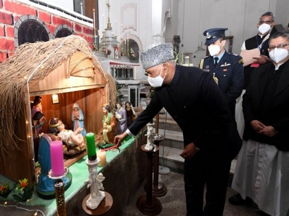Christmas: President Kovind visits Sacred Heart Cathedral, prays for world peace | Christmas: President Kovind visits Sacred Heart Cathedral, prays for world peace