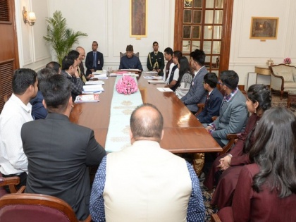 President Kovind meets achievers of various fields, hails them as true nation builders | President Kovind meets achievers of various fields, hails them as true nation builders