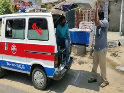 Police shift lockdown violators to quarantine centres in Andhra's Nandigama | Police shift lockdown violators to quarantine centres in Andhra's Nandigama