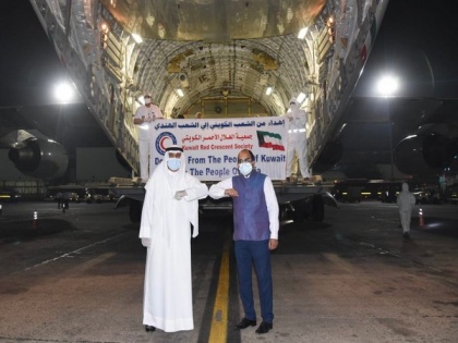 282 oxygen cylinders, 60 oxygen concentrators from Kuwait arrives in India | 282 oxygen cylinders, 60 oxygen concentrators from Kuwait arrives in India