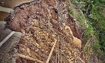 500 trucks stranded in Manipur as landslide blocks highway | 500 trucks stranded in Manipur as landslide blocks highway