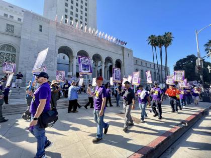 Over 11,000 city workers in Los Angeles go on 24-hour strike | Over 11,000 city workers in Los Angeles go on 24-hour strike Over 11,000 city workers in Los Angeles go on 24-hour strike | Over 11,000 city workers in Los Angeles go on 24-hour strike