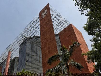 LIC net profit dips 17 per cent to Rs 2,409 crore in Q4 | LIC net profit dips 17 per cent to Rs 2,409 crore in Q4