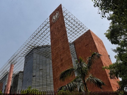 LIC shares slump to record low of Rs 782.45; market cap slips below Rs 5 lakh cr | LIC shares slump to record low of Rs 782.45; market cap slips below Rs 5 lakh cr