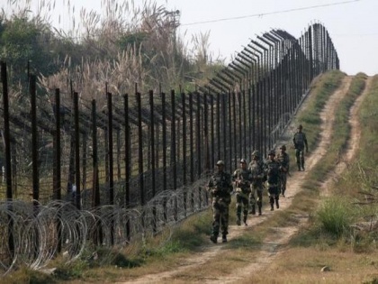 Pakistan Army targets villages along LoC in J-K's Kupwara | Pakistan Army targets villages along LoC in J-K's Kupwara