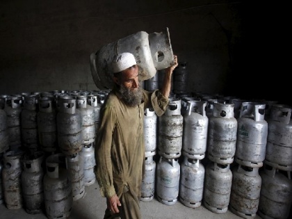 After LPG suppliers default, Pakistan scrambles to meet shortages | After LPG suppliers default, Pakistan scrambles to meet shortages