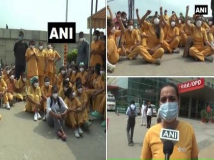 Nurses of pvt hospital protest over pay, working hours in Ludhiana | Nurses of pvt hospital protest over pay, working hours in Ludhiana