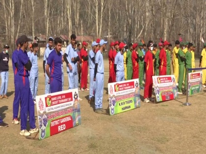 J-K police organises 'play for peace' cricket tournament in Srinagar | J-K police organises 'play for peace' cricket tournament in Srinagar