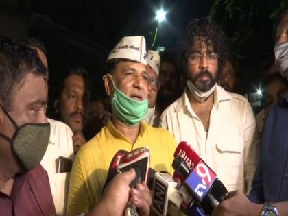 Maratha reservation: Maratha Mashal Morcha suspends its protest outside CM's residence | Maratha reservation: Maratha Mashal Morcha suspends its protest outside CM's residence