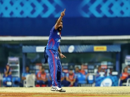 IPL 2021: Amit Mishra applies saliva on ball, umpire gives first warning | IPL 2021: Amit Mishra applies saliva on ball, umpire gives first warning
