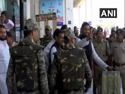 Cong MLAs arrive at Bhopal airport from Jaipur | Cong MLAs arrive at Bhopal airport from Jaipur