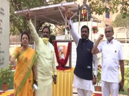 Maharashtra: MLAs stage protest against Guv Koshyari's remark on Shivaji Maharaj | Maharashtra: MLAs stage protest against Guv Koshyari's remark on Shivaji Maharaj