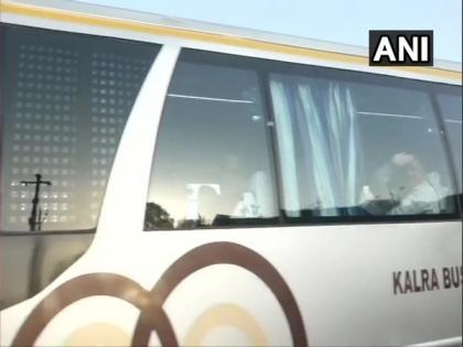 Madhya Pradesh Cong MLAs leave for Bhopal from Jaipur | Madhya Pradesh Cong MLAs leave for Bhopal from Jaipur