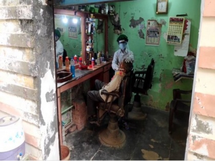 #Unlock1: Barber shops reopen in UP's Moradabad | #Unlock1: Barber shops reopen in UP's Moradabad