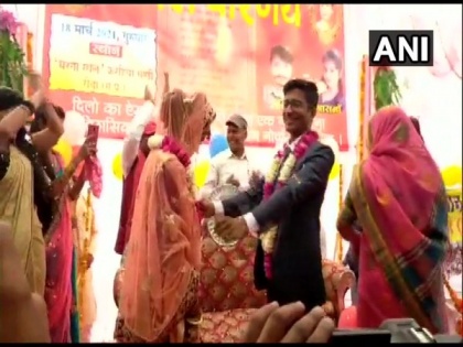 Couple ties knot at farmers' protest site in MP's Rewa | Couple ties knot at farmers' protest site in MP's Rewa