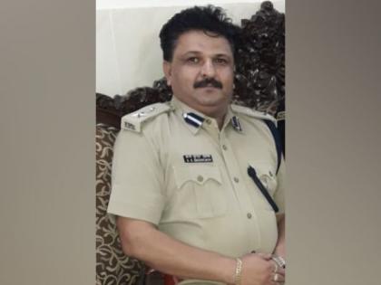 Mumbai police nabs fake IPS officer who abducted businessman, extorted money | Mumbai police nabs fake IPS officer who abducted businessman, extorted money