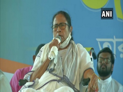 Amid ambush on TMC citadel, Mamata asks voters not to vote for those from Hyderabad, Furfura Sharif | Amid ambush on TMC citadel, Mamata asks voters not to vote for those from Hyderabad, Furfura Sharif