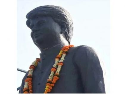 Installation of Madhavrao Scindia's statue in MP's Orchha triggers fresh row | Installation of Madhavrao Scindia's statue in MP's Orchha triggers fresh row Installation of Madhavrao Scindia's statue in MP's Orchha triggers fresh row | Installation of Madhavrao Scindia's statue in MP's Orchha triggers fresh row