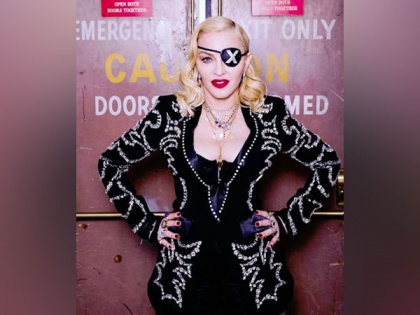 Madonna postpones Brooklyn concert due to injured knee | Madonna postpones Brooklyn concert due to injured knee