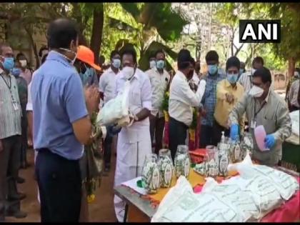 COVID-19: Sanitation workers felicitated in Madurai | COVID-19: Sanitation workers felicitated in Madurai