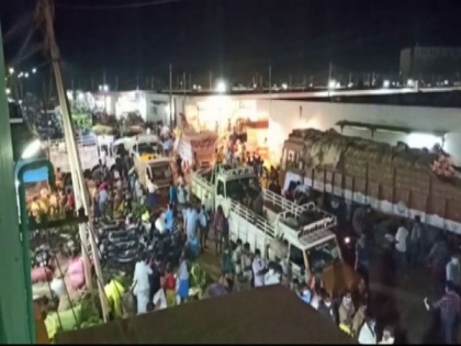 COVID-19 lockdown: Madurai population gets access to essentials through civic bodies, market association | COVID-19 lockdown: Madurai population gets access to essentials through civic bodies, market association