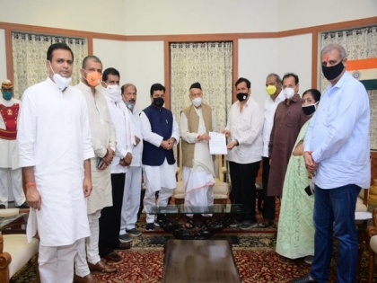 BJP delegation meets Maha Governor over probe in Sushant case, reopening of religious places | BJP delegation meets Maha Governor over probe in Sushant case, reopening of religious places