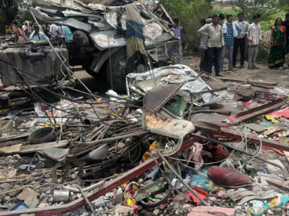 12 killed as truck rams 2 vehicles, crashes into dhaba in Maharashtra's Dhule | 12 killed as truck rams 2 vehicles, crashes into dhaba in Maharashtra's Dhule