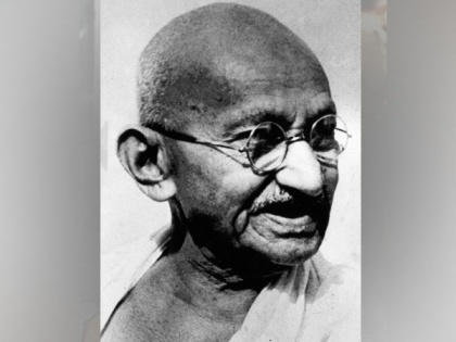 Mahatma Gandhi brought to life through three-dimensional hologram in Paris | Mahatma Gandhi brought to life through three-dimensional hologram in Paris