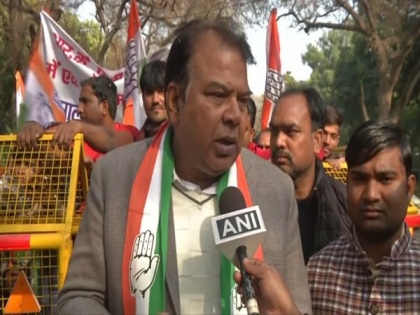 Supporters protest at 10 Janpath after ticket denied to Congress leader | Supporters protest at 10 Janpath after ticket denied to Congress leader