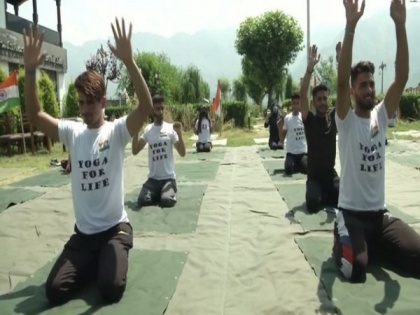 Kashmiri youth celebrate Yoga Day near Dal Lake | Kashmiri youth celebrate Yoga Day near Dal Lake
