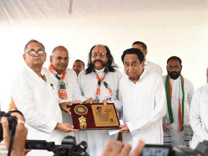 Former dacoit Malkhan Singh joins Congress in MP | Former dacoit Malkhan Singh joins Congress in MP Former dacoit Malkhan Singh joins Congress in MP | Former dacoit Malkhan Singh joins Congress in MP