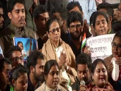 Mamata participates in sit-in protest against CAA and NRC in Kolkata | Mamata participates in sit-in protest against CAA and NRC in Kolkata