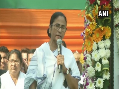 Exclusion of mental pollution is imperative for businessmen to smile: Mamata | Exclusion of mental pollution is imperative for businessmen to smile: Mamata