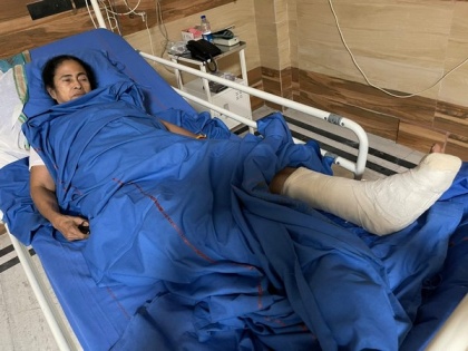 Mamata sustained injuries on ankle, shoulder, says doctor | Mamata sustained injuries on ankle, shoulder, says doctor