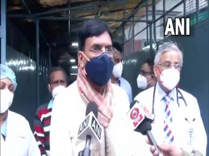 Union Health Minister meets doctors, health workers who tested COVID-19 positive at AIIMS, Delhi | Union Health Minister meets doctors, health workers who tested COVID-19 positive at AIIMS, Delhi