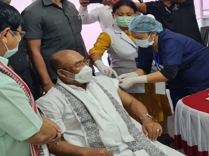 Tika Utsav: Manipur CM receives 1st dose of COVID-19 vaccine | Tika Utsav: Manipur CM receives 1st dose of COVID-19 vaccine