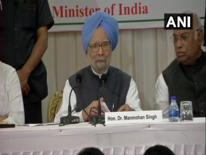 Appeal to PM, FM and Maharashtra CM to resolve grievances of affected 16 lakh people: Manmohan on PMC Bank matter | Appeal to PM, FM and Maharashtra CM to resolve grievances of affected 16 lakh people: Manmohan on PMC Bank matter