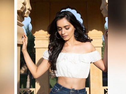 Former Miss World Manushi Chhillar urges people to practice social distancing | Former Miss World Manushi Chhillar urges people to practice social distancing