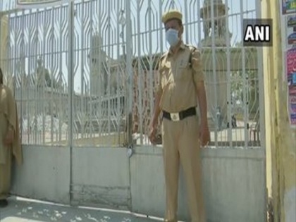 COVID-19: Hyderabad's Mecca Masjid closed for devotees | COVID-19: Hyderabad's Mecca Masjid closed for devotees
