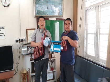 Minister Lalruatkima distributes sanitisers, gloves and masks to Mizoram Journalists Association | Minister Lalruatkima distributes sanitisers, gloves and masks to Mizoram Journalists Association